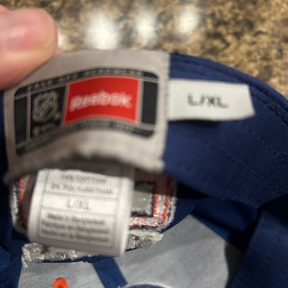 Reebok Oilers hat - Picture 7 of 8